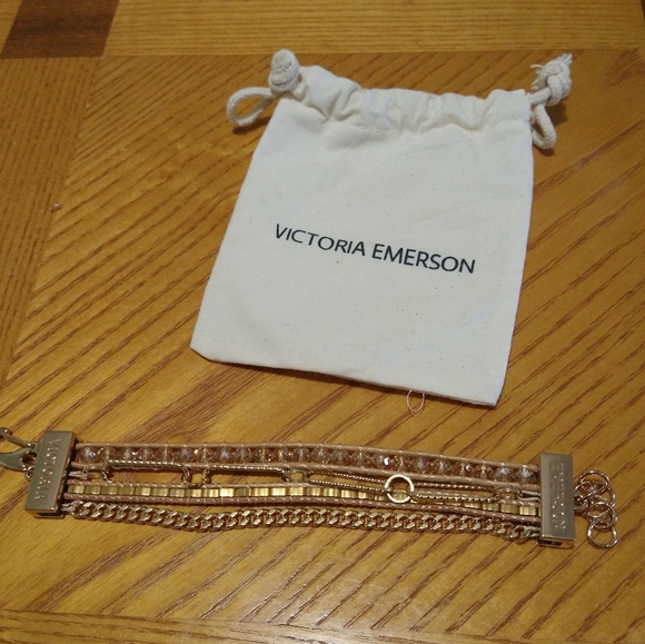 Victoria Emerson gold chain mini cuff bracelet - Picture 5 of 5